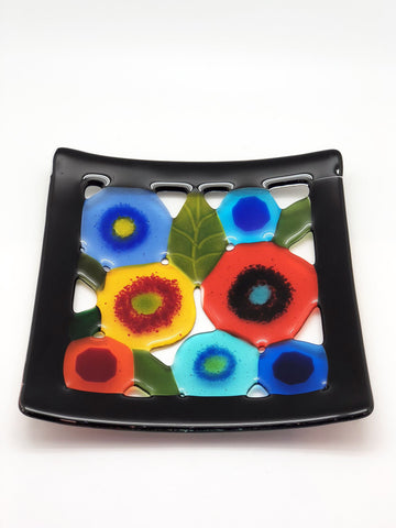 Spring Garden Plate with Black Border