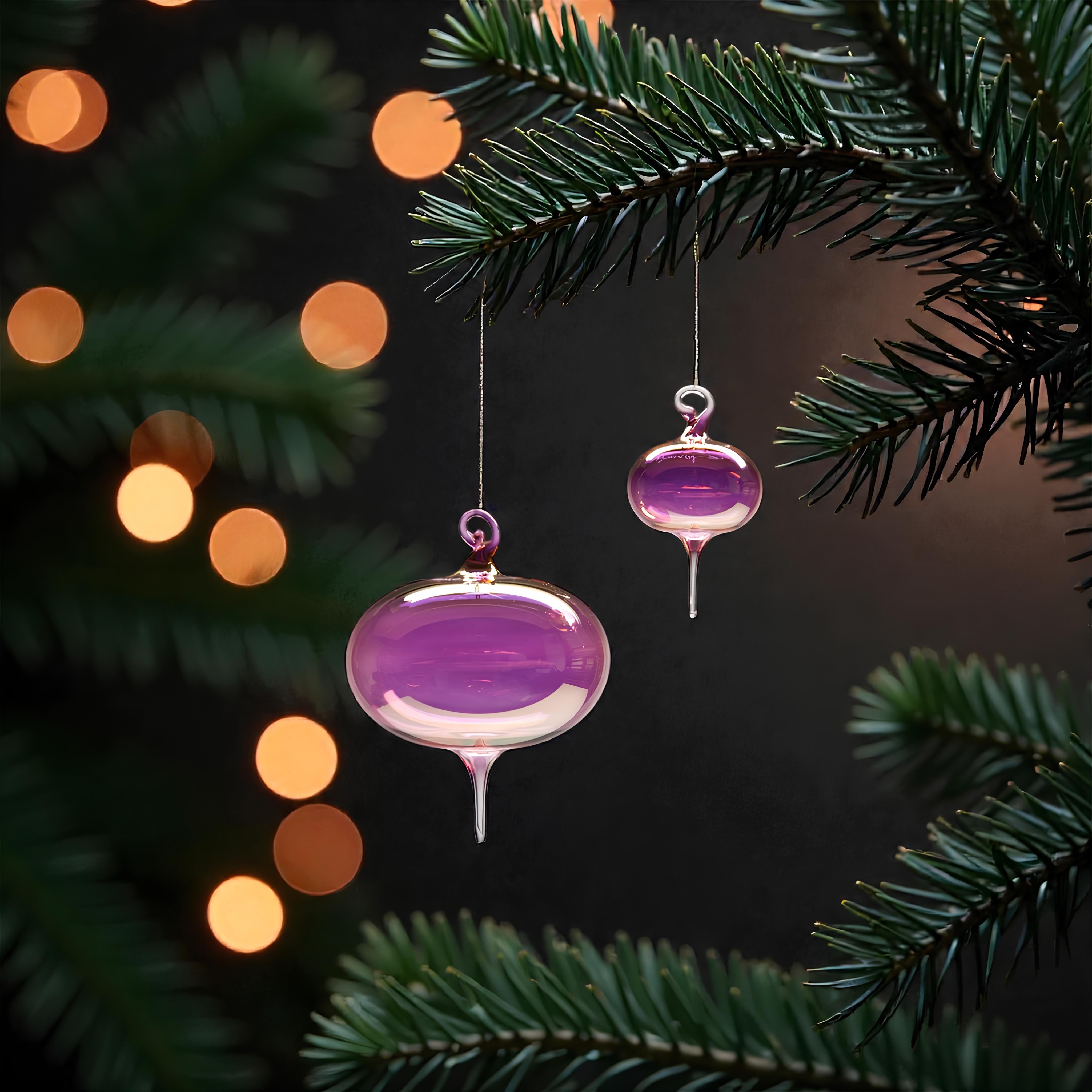 Gold Ruby Twist Ornament – Hand-Blown Glass Ornament